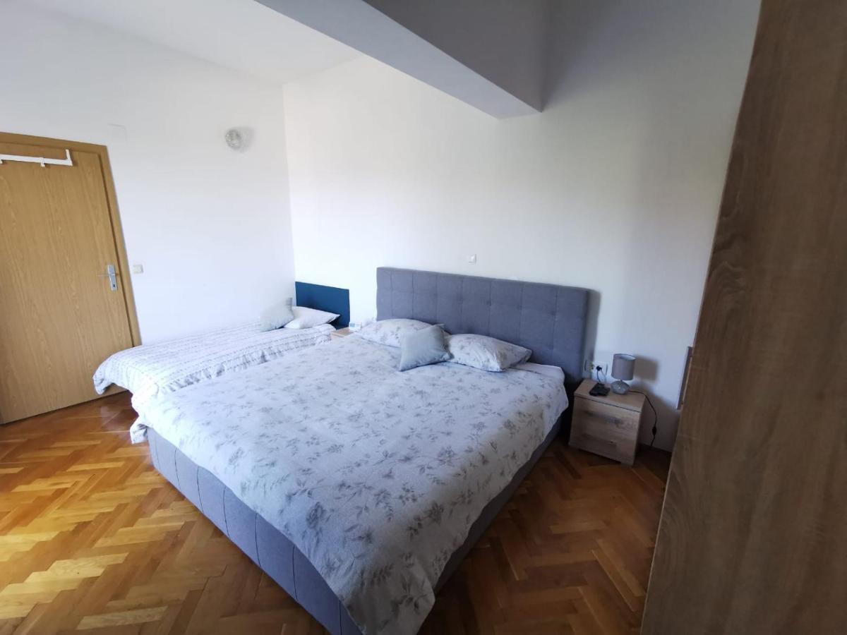 Apartment Cirko Kaštela Kültér fotó